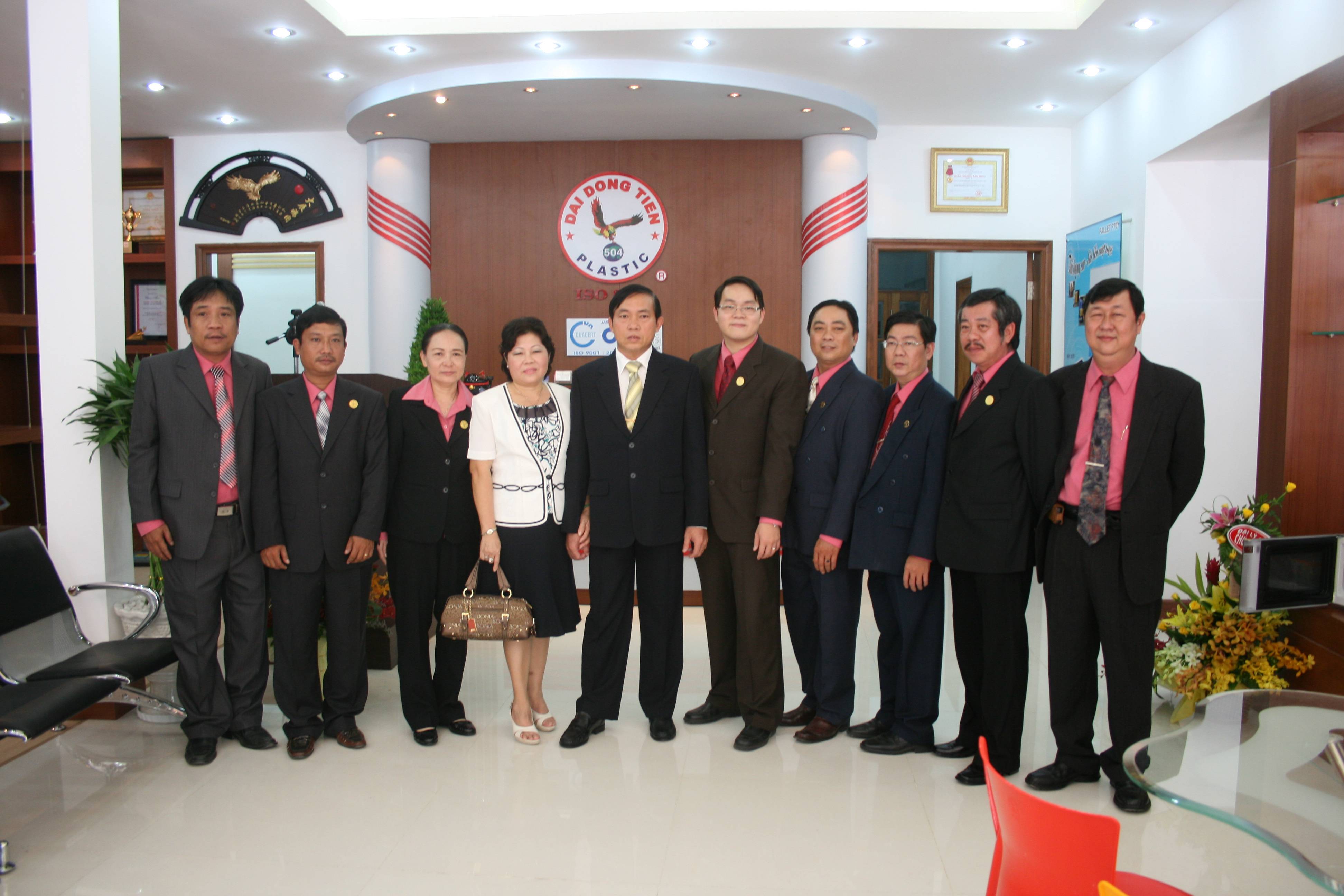 Kết nối trong 2 cuộc điện thoại